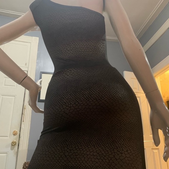 Pewter snakeprint one shoulder dress - Picture 4 of 4